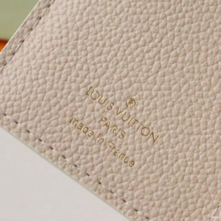 2304DJ0070 Bag LV 0805